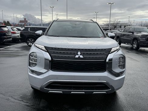 Used 2025 Mitsubishi Outlander SEL image 2
