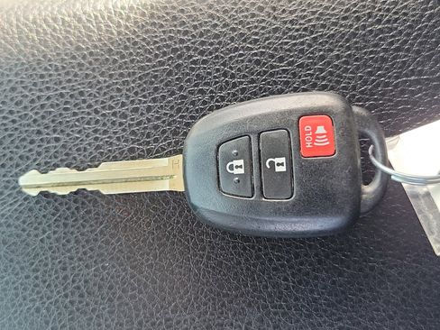 Used 2018 Toyota Tundra SR5 image 31