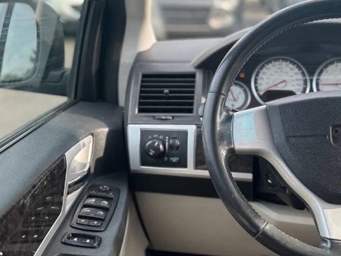 Used 2010 Dodge Grand Caravan SXT FWD image 14