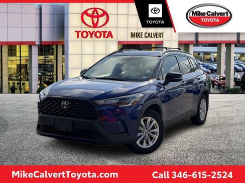 Used 2025 Toyota Corolla Cross LE FWD image 1