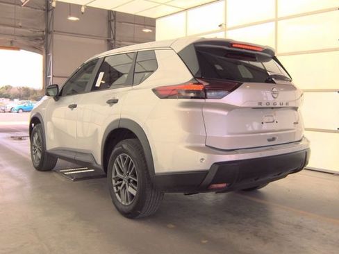Used 2024 Nissan Rogue S AWD/4WD image 4