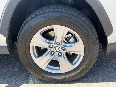 Used 2025 Toyota RAV4 XLE AWD/4WD image 6