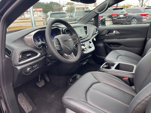 New 2026 Chrysler Pacifica Select image 6
