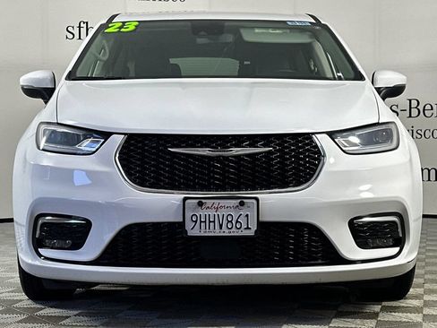 Used 2023 Chrysler Pacifica Touring-L FWD image 9