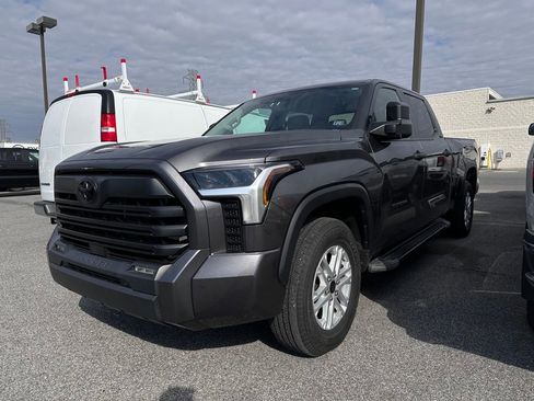 Used 2022 Toyota Tundra SR5 w/ SR5 Convenience Package image 2