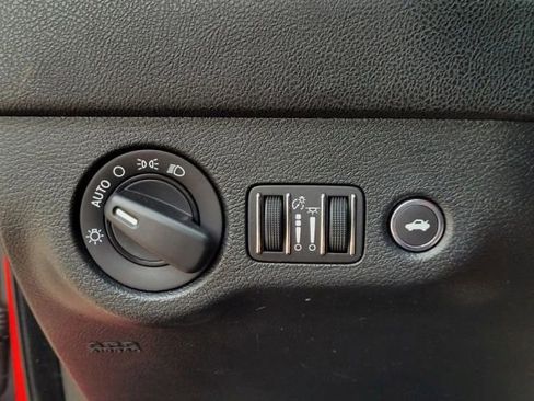 Used 2018 Dodge Charger SXT RWD image 21
