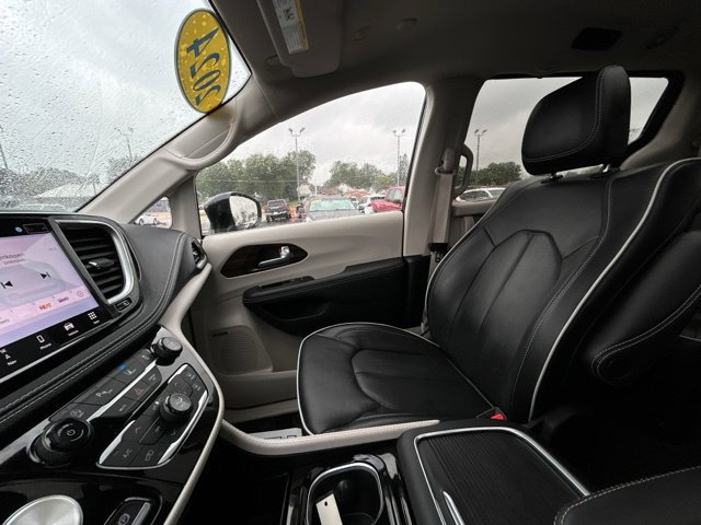Used 2024 Chrysler Pacifica Limited w/ Uconnect Theater Family Group AWD/4WD image 41