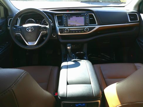 Used 2019 Toyota Highlander Limited image 32