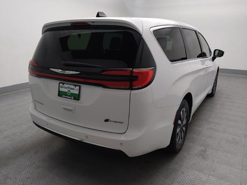 Used 2024 Chrysler Pacifica Limited FWD image 7