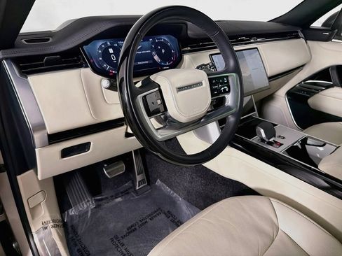 Used 2025 Land Rover Range Rover SE AWD/4WD image 9