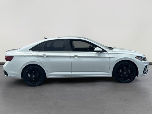 Used 2025 Volkswagen Jetta SE w/ Sunroof Package FWD image 6