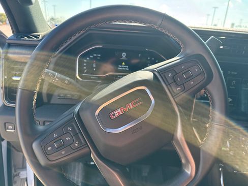 Used 2025 GMC Sierra 2500 AT4 w/ AT4 Premium Plus Package AWD/4WD image 14