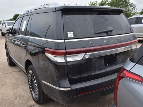Used 2024 Lincoln Navigator Premiere AWD/4WD image 8