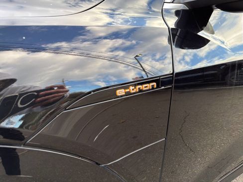 Used 2019 Audi e-tron Premium Plus image 14
