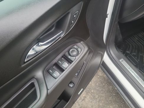 Used 2018 Chevrolet Equinox Premier image 22