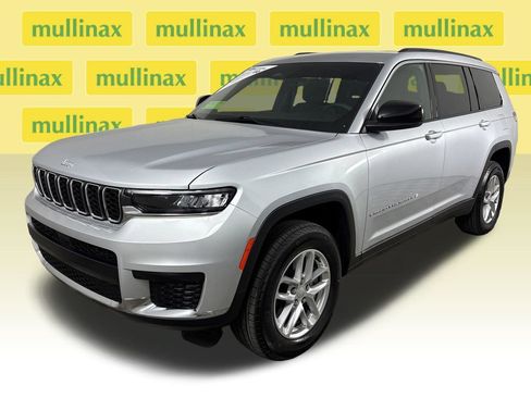 Used 2025 Jeep Grand Cherokee L Laredo RWD image 10