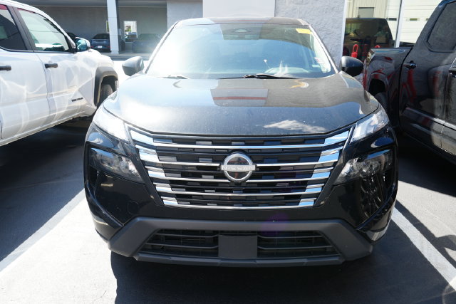 Used 2024 Nissan Rogue S AWD/4WD image 5