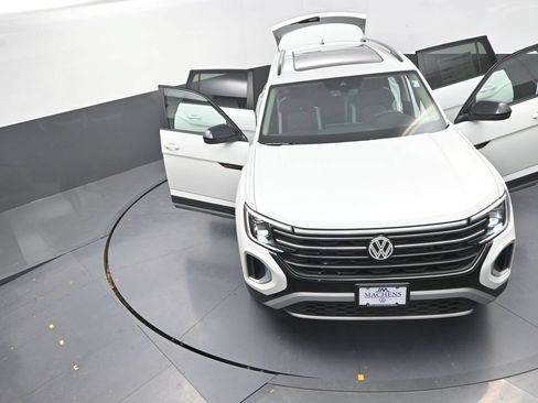 New 2026 Volkswagen Atlas Peak Edition AWD/4WD image 32