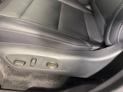 Used 2025 Chevrolet Traverse LT FWD image 25