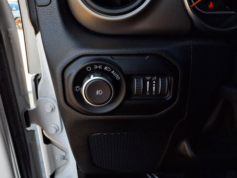 Used 2018 Jeep Wrangler Sport image 14