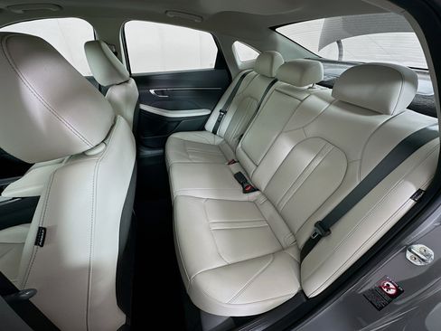 Used 2022 Hyundai Sonata Limited w/ Preferred Accessory Package image 28