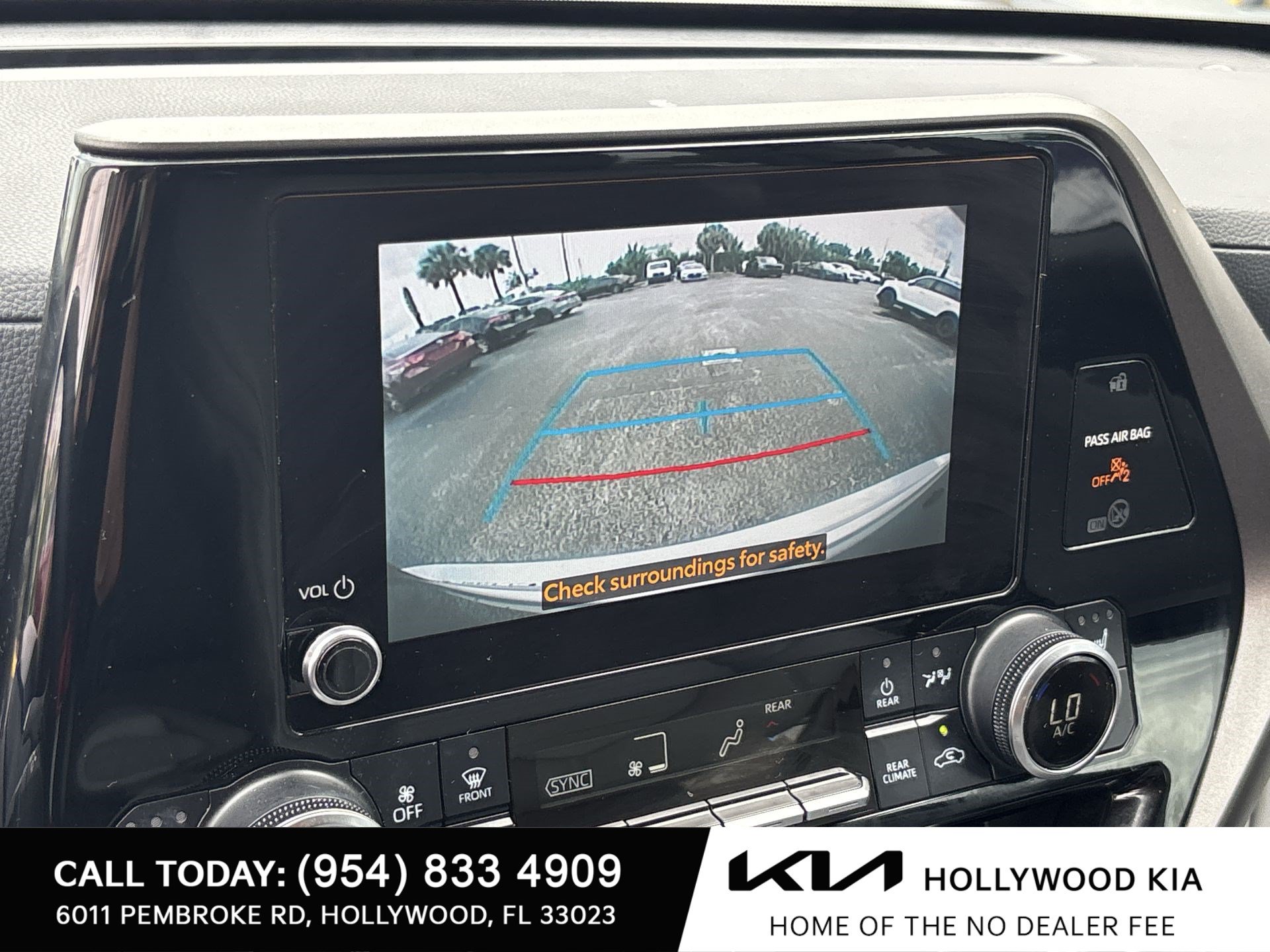 Used 2024 Toyota Highlander XLE FWD image 21