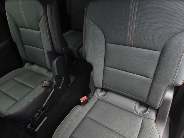 Used 2025 GMC Acadia AT4 AWD/4WD image 14