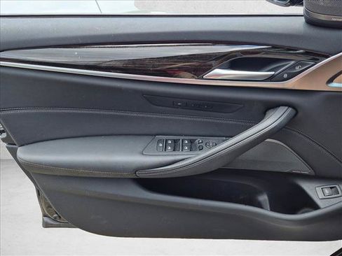 Used 2023 BMW 540i w/ Premium Package RWD image 9