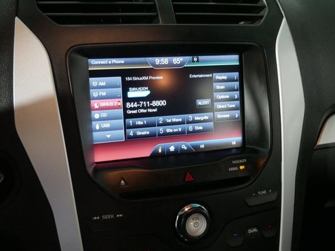 Used 2015 Ford Explorer XLT w/ Equipment Group 202B AWD/4WD image 22