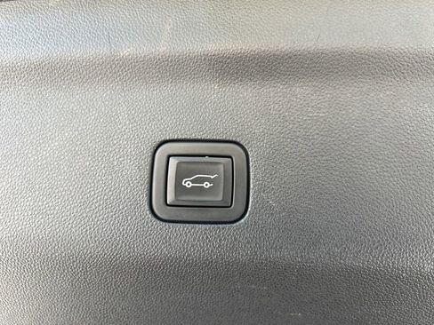 Used 2023 Chevrolet Suburban LT image 45