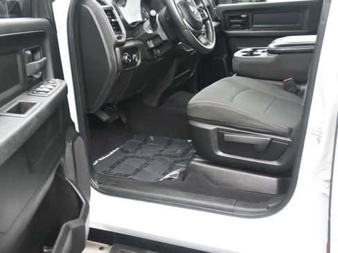 Used 2024 RAM 2500 Tradesman w/ Chrome Appearance Group AWD/4WD image 11