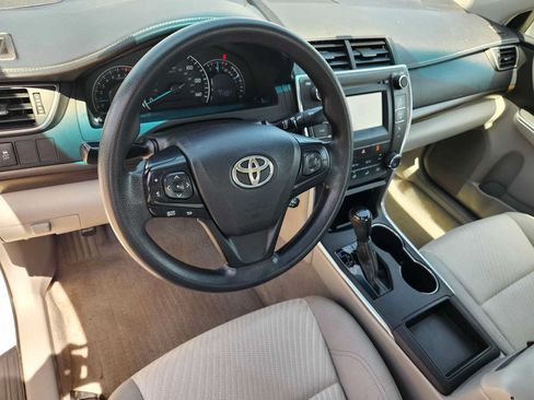 Used 2015 Toyota Camry LE FWD image 2