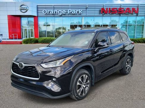 Used 2021 Toyota Highlander XLE FWD image 4