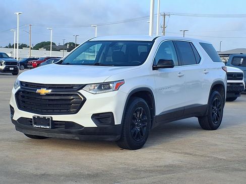 Used 2019 Chevrolet Traverse LS FWD image 3