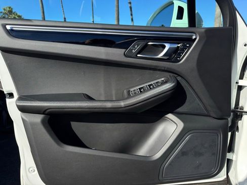 Used 2023 Porsche Macan image 17