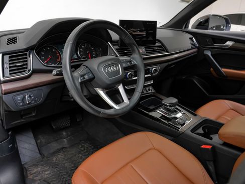 Used 2023 Audi Q5 2.0T Premium w/ Convenience Package AWD/4WD image 3