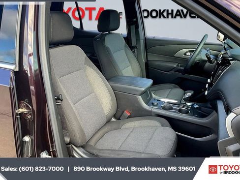 Used 2023 Chevrolet Traverse LT w/ LPO, Floor Liner Package image 6