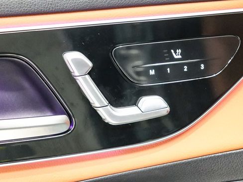 Used 2025 Mercedes-Benz GLC 350e 4MATIC image 20