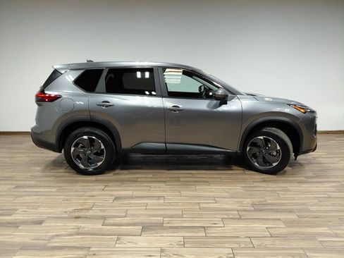 Used 2025 Nissan Rogue SV image 12