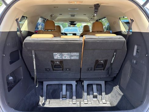 Used 2024 Kia Carnival EX FWD image 10