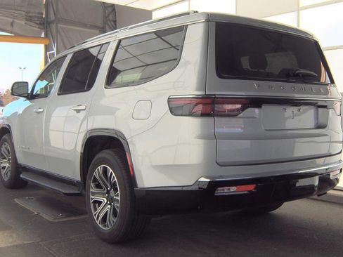 Used 2024 Jeep Wagoneer 4WD w/ Premium Group I image 6