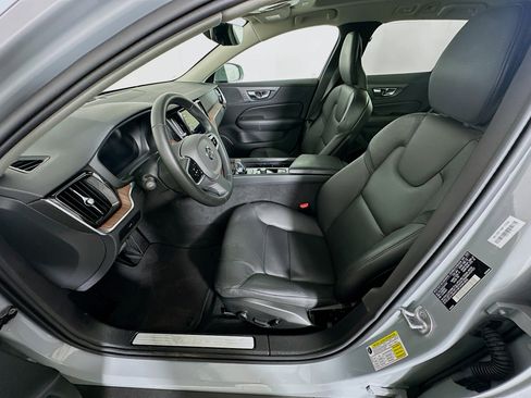 Used 2025 Volvo V60 B5 Cross Country Plus image 13