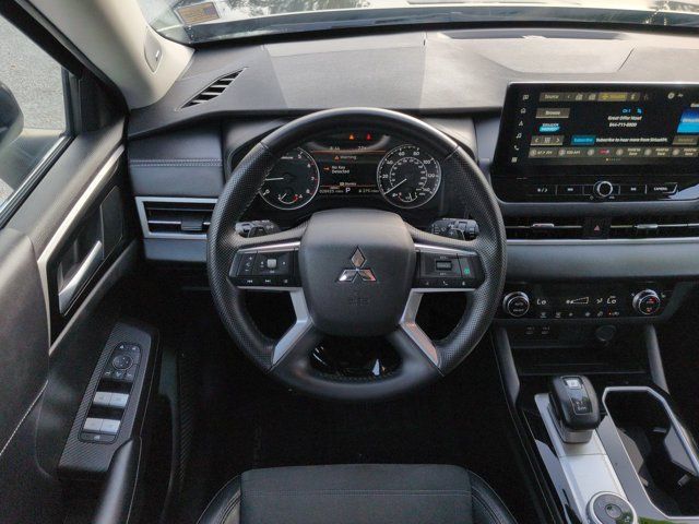 Used 2025 Mitsubishi Outlander SE FWD image 16