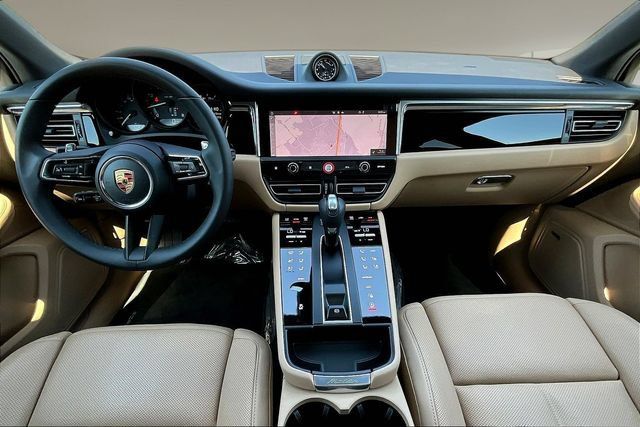 Used 2026 Porsche Macan AWD/4WD image 7