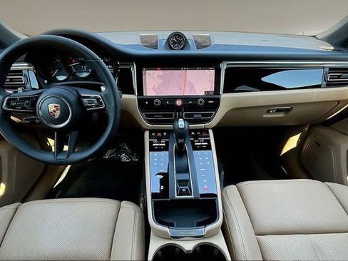 Used 2026 Porsche Macan AWD/4WD image 7
