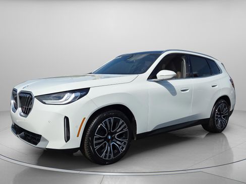 Certified 2025 BMW X3 xDrive30i w/ Convenience Package image 2