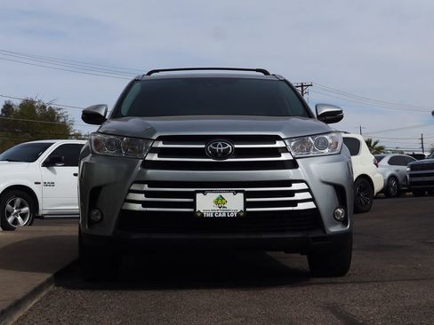 Used 2019 Toyota Highlander XLE image 17