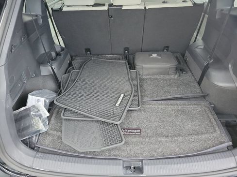 Used 2023 Volkswagen Tiguan SE R-Line FWD image 8