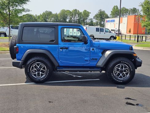 Used 2024 Jeep Wrangler Sport AWD/4WD image 9