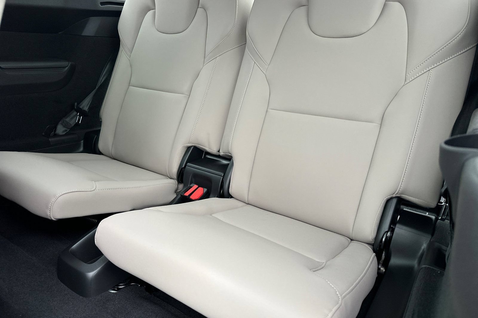 New 2026 Volvo XC90 T8 Plus w/ Protection Package AWD/4WD image 15